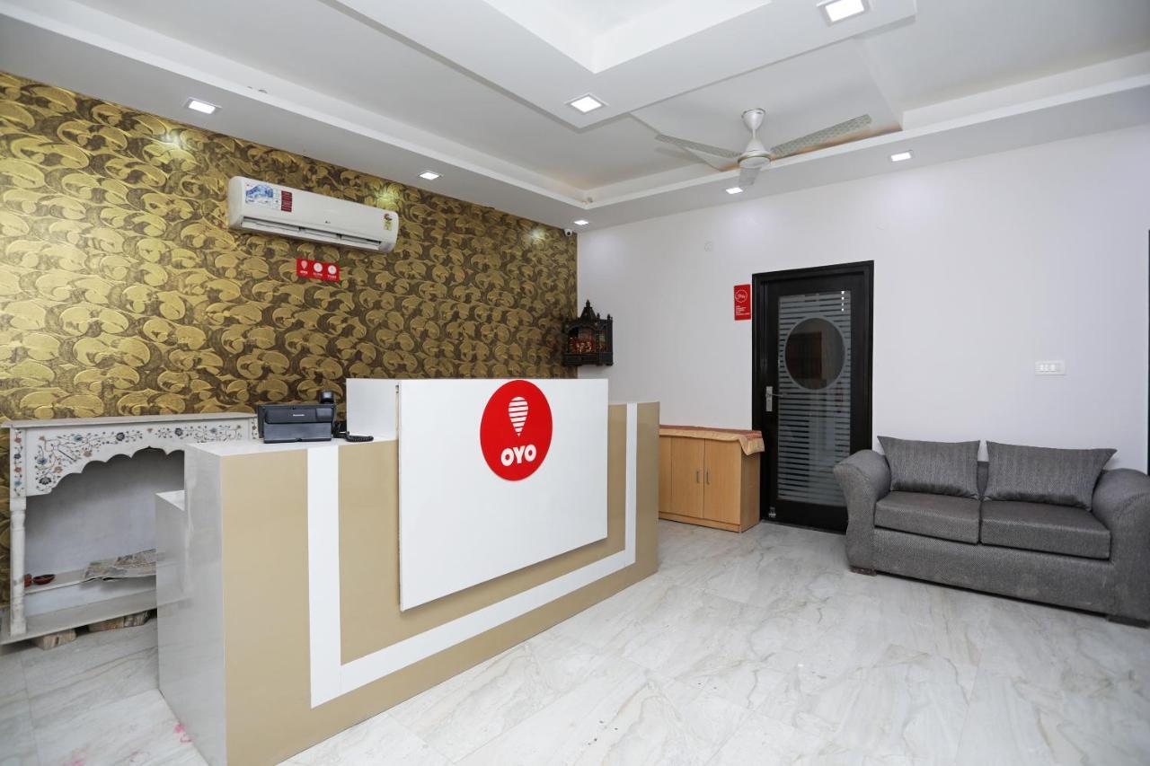 Oyo 12673 The Diplomat Inn Delhi  Extérieur photo
